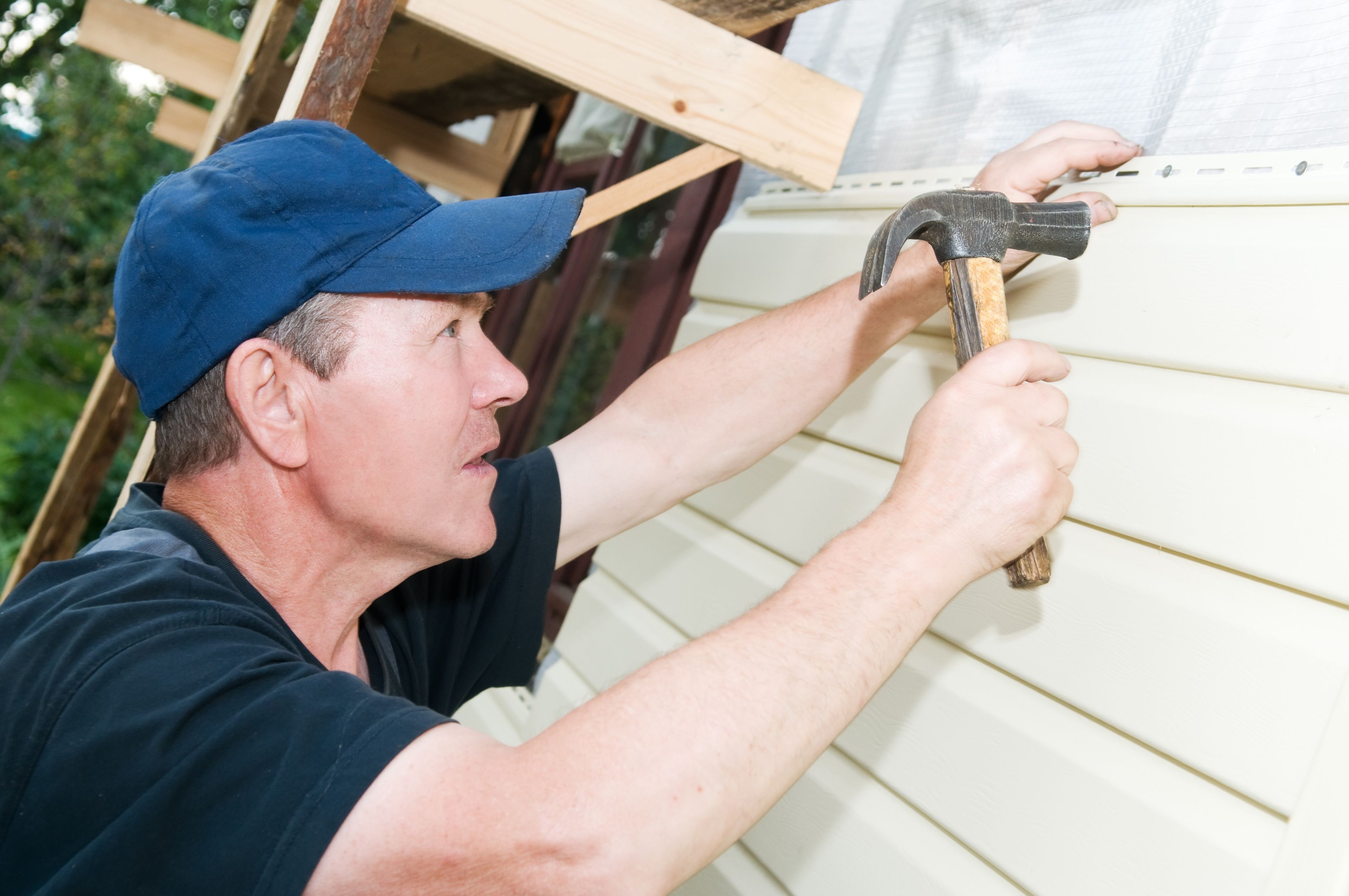 Siding Installation Services In Naperville IL Protects A Home From The Weather