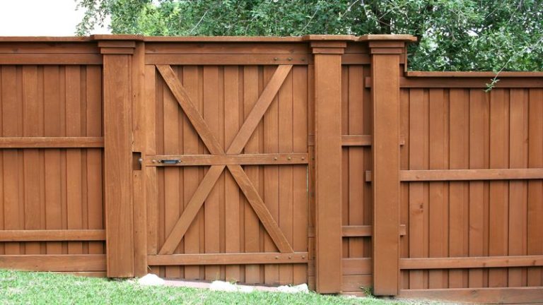 What to Know Before Buying a Wood Fence